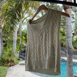 M/L light green sweater vest